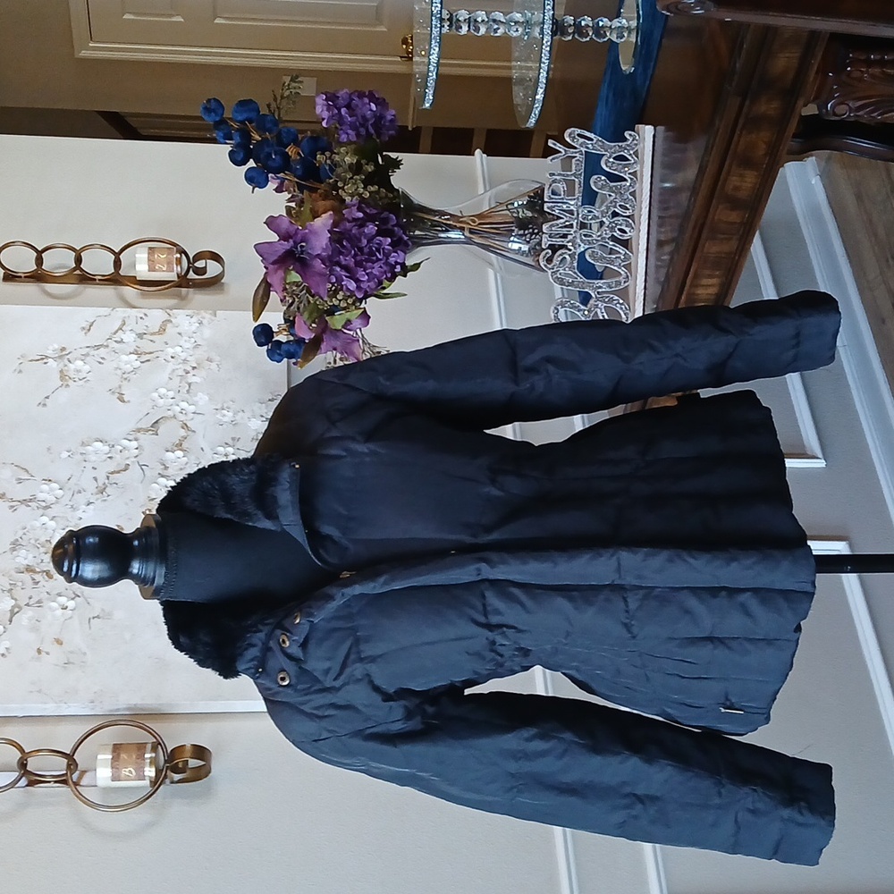 Calvin Klein Women's Black Down Puffer Jacket. Size M - Picture 4 of 17